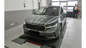 Skoda Enyaq 80 *ACC*Wärmep.*LED*NAVI*R-KAM*SPUR*19''* Bild 2