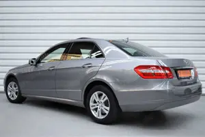 Mercedes-Benz E 220 CDI Elegance Automatik+Schiebedach+SHZ Bild 2