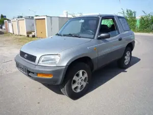 Toyota RAV 4 fährt gut* 31 Jahre*
