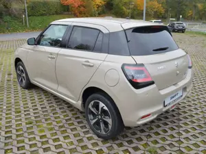 Suzuki Swift 1.2 Hybrid CVT Comfort+ *WRÄ ALU* Bild 4