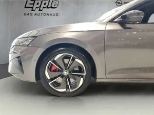 Skoda Octavia Combi RS LED Matrix Navi Klimaut.SHZ PDC v/h Kamer Bild 4