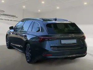 Skoda Octavia Combi 2.0 TDI DSG Style GRA LED Navi Kam Bild 4