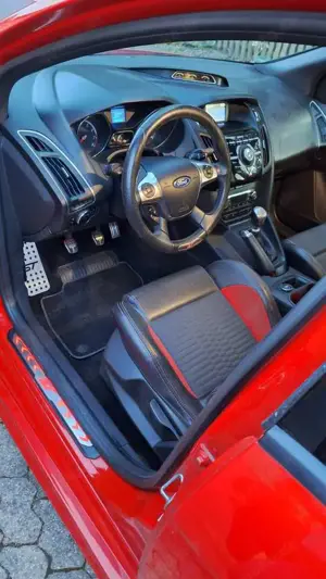 Ford Focus Focus Turnier 2.0 EcoBoost ST Bild 3