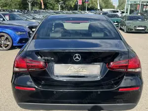 Mercedes-Benz A 250 e/NAVI/KAMERA/LEDER/TOTER WINKEL/VIRTUAL Bild 4