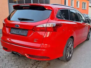 Ford Focus Focus Turnier 2.0 EcoBoost ST Bild 2
