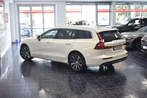 Volvo V60 2.0 B4 Inscription Aut Navi LED Leder 1-Hand Bild 2