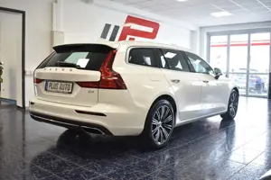 Volvo V60 2.0 B4 Inscription Aut Navi LED Leder 1-Hand Bild 3