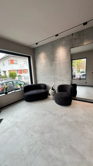 Moderner Raum im Kosmetikstudio zur Untermiete