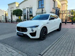 Maserati Levante GT MildHybrid/Sport/Nerissimo/Pano/HK/360°