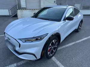 Ford Mustang Mach-E Mustang Mach-E 75.7kWh AWD Bild 2