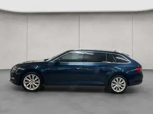 Skoda Superb Combi 2.0 TDI DSG Style Bild 2