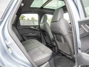 Audi Q4 e-tron 45 AHK HUD PANO MATRIX-LED SONOS Bild 4