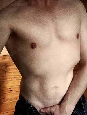 Reife Frau gesucht, die sich mit der Zunge verwöhnen lässt (TG)