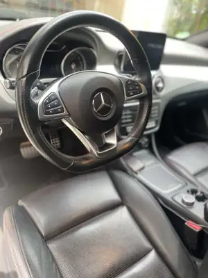 Mercedes-Benz CLA 220 Shooting Brake d 4Matic 7G-DCT AMG Line Bild 2