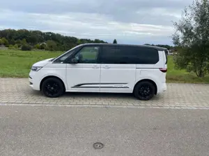 Volkswagen T7 Multivan 2,0 TDI KÜ Edition weiß AHK ACC Bild 2