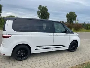 Volkswagen T7 Multivan 2,0 TDI KÜ Edition weiß AHK ACC Bild 4