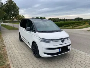 Volkswagen T7 Multivan 2,0 TDI KÜ Edition weiß AHK ACC Bild 3
