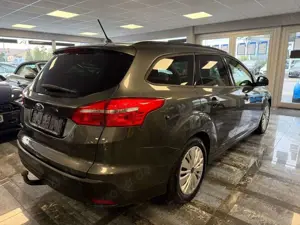 Ford Focus Turnier Business Lenkradheizung*Sitzh*AHK Bild 4