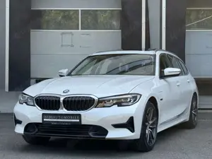 BMW 330 e xDrive Sport Line LED LiveCock Pano AHK