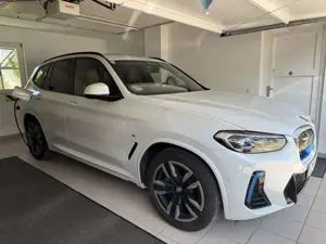 BMW iX3 Inspiring, AHK, Schiebedach Bild 2