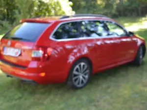 Skoda Octavia Octavia Combi 1.6 TDI Green tec DSG Edition Bild 3