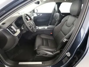 Volvo XC60 Ultra Dark AWD B5 Benzin EU6d HUD AD AHK Digitales Bild 3