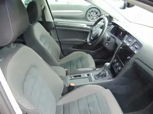 Volkswagen Golf Variant Comfortl. 1.5 TSI DSG R-Line P-DACH Bild 5