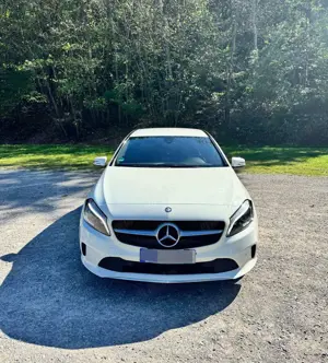 Mercedes-Benz A 180 d AUTOMATIK,Kamera,SZH,PDC,Carbon Bild 2