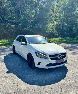 Mercedes-Benz A 180 d AUTOMATIK,Kamera,SZH,PDC,Carbon Bild 3