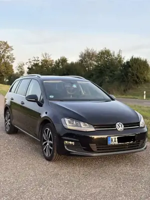 Volkswagen Golf Variant Highline BMT Bild 2