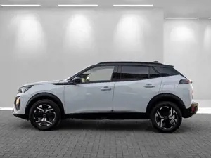 Peugeot 2008 EAT8 GT Alca/Leder+Massage+360+Navi+ACC+Sichtpak+v Bild 3