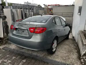 Hyundai ELANTRA 2.0i Automatik GLS Bild 2