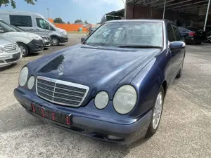 Mercedes-Benz E 220 CDI CLASSIC/AUTOMATIK/LEDER/EL.FENSTER Bild 1