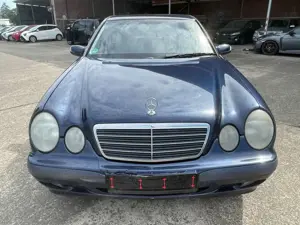 Mercedes-Benz E 220 CDI CLASSIC/AUTOMATIK/LEDER/EL.FENSTER Bild 2