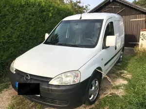 Opel Combo mit Anhängerkupplung