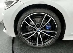 BMW 330 330d Touring xDrive Aut. M Sport Bild 4