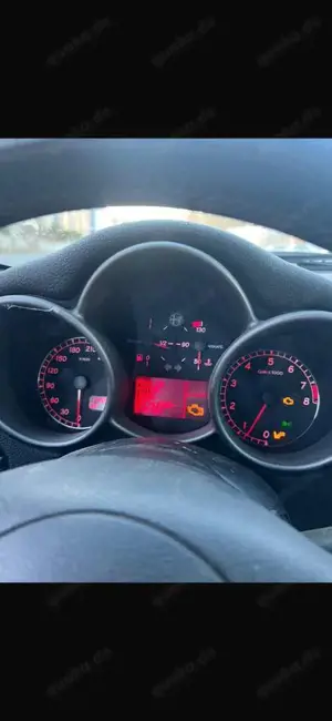 Alfa Romeo 147 2.0 Twin Spark Distinctive Bild 2