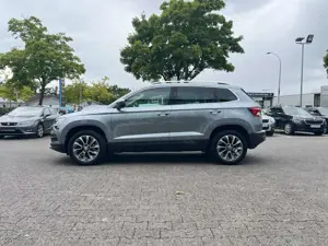 Skoda Karoq 1.5 TSI ACT Clever OPF *AHK *R.KAM Klima Navi Bild 2