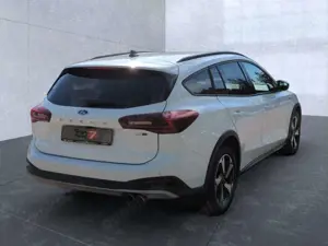 Ford Focus Turnier 1.0 EcoBoost Active Bluetooth Navi Bild 4