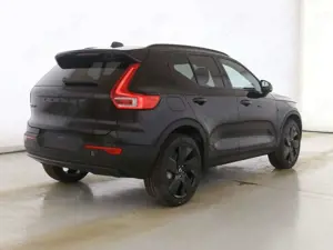 Volvo XC40 B3 Plus Black Edition FWD Bild 2