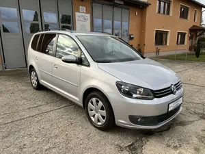 Volkswagen Touran Comfortline Klima Einparkhilfe werksneuer Motor