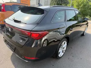 SEAT Leon Sportstourer FR 2.0TDI DSG LED RFK ACC beat Bild 4