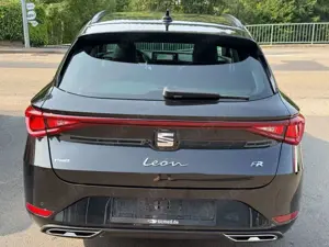 SEAT Leon Sportstourer FR 2.0TDI DSG LED RFK ACC beat Bild 5