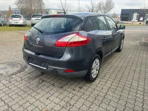 Renault Megane III Lim. 5-trg. Je t'aime Bild 4