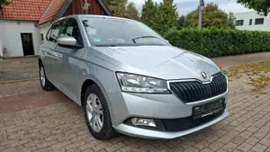 Skoda Fabia Style- erst 22tkm- Carplay Navi-Kam-Multi