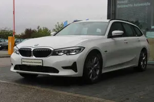 BMW 320 e Touring LiveCockpitProf Navi LED AHK SH