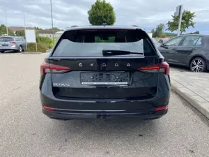 Skoda Octavia Combi 2.0 TDI DSG CLEVER 17"+EL.HECK+NAV Bild 4