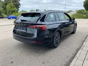 Skoda Octavia Combi 2.0 TDI DSG CLEVER 17"+EL.HECK+NAV Bild 5