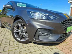 Ford Focus Lim. ST-Line+KLIMAAUTO+NAVI+FSHZ+SHZ+AHK+ Bild 2