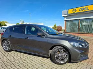 Ford Focus Lim. ST-Line+KLIMAAUTO+NAVI+FSHZ+SHZ+AHK+ Bild 1
